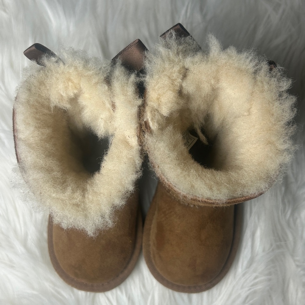 UGG Boots UGG Toddler Girls Kids Bailey Bow II Boots Size 6 Chestnut UGG Booties - Picture 16 of 16